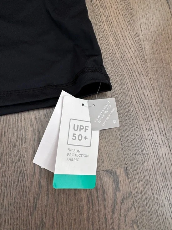 NWT Roxy Rashguard Size L - Picture 3 of 6